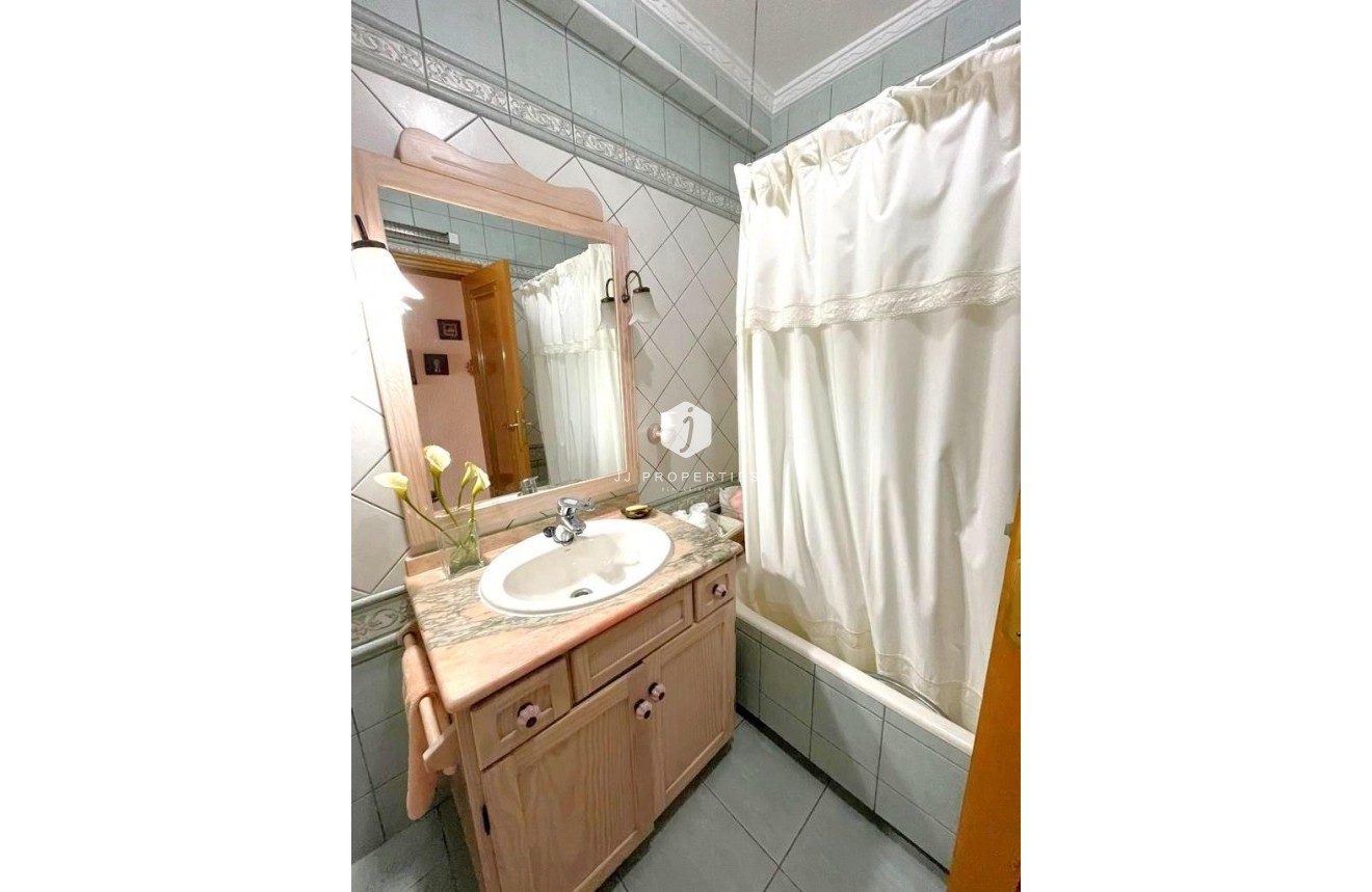 Resale - Apartment / flat -
Torrevieja - Estacion de autobuses