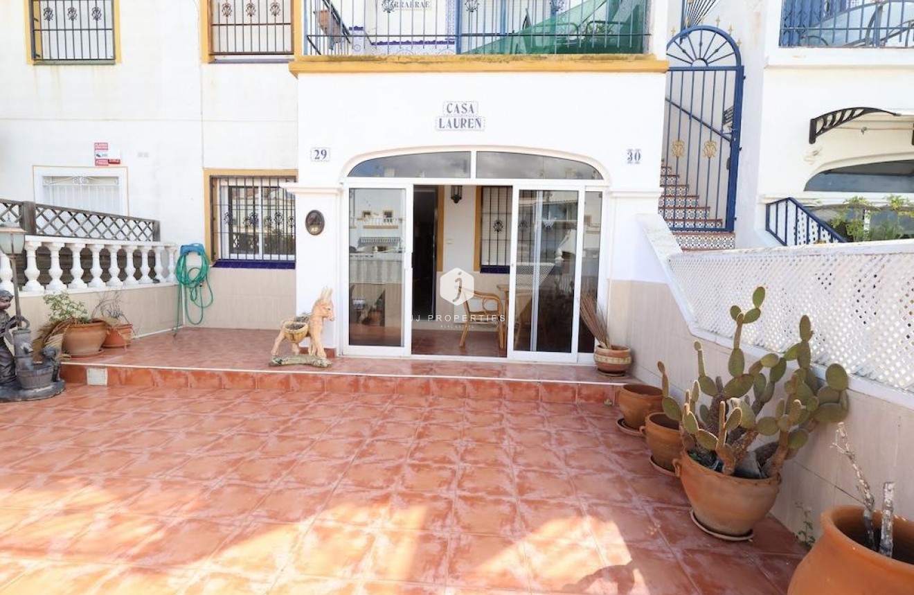 Resale - Bungalow -
Torrevieja - Costa Blanca