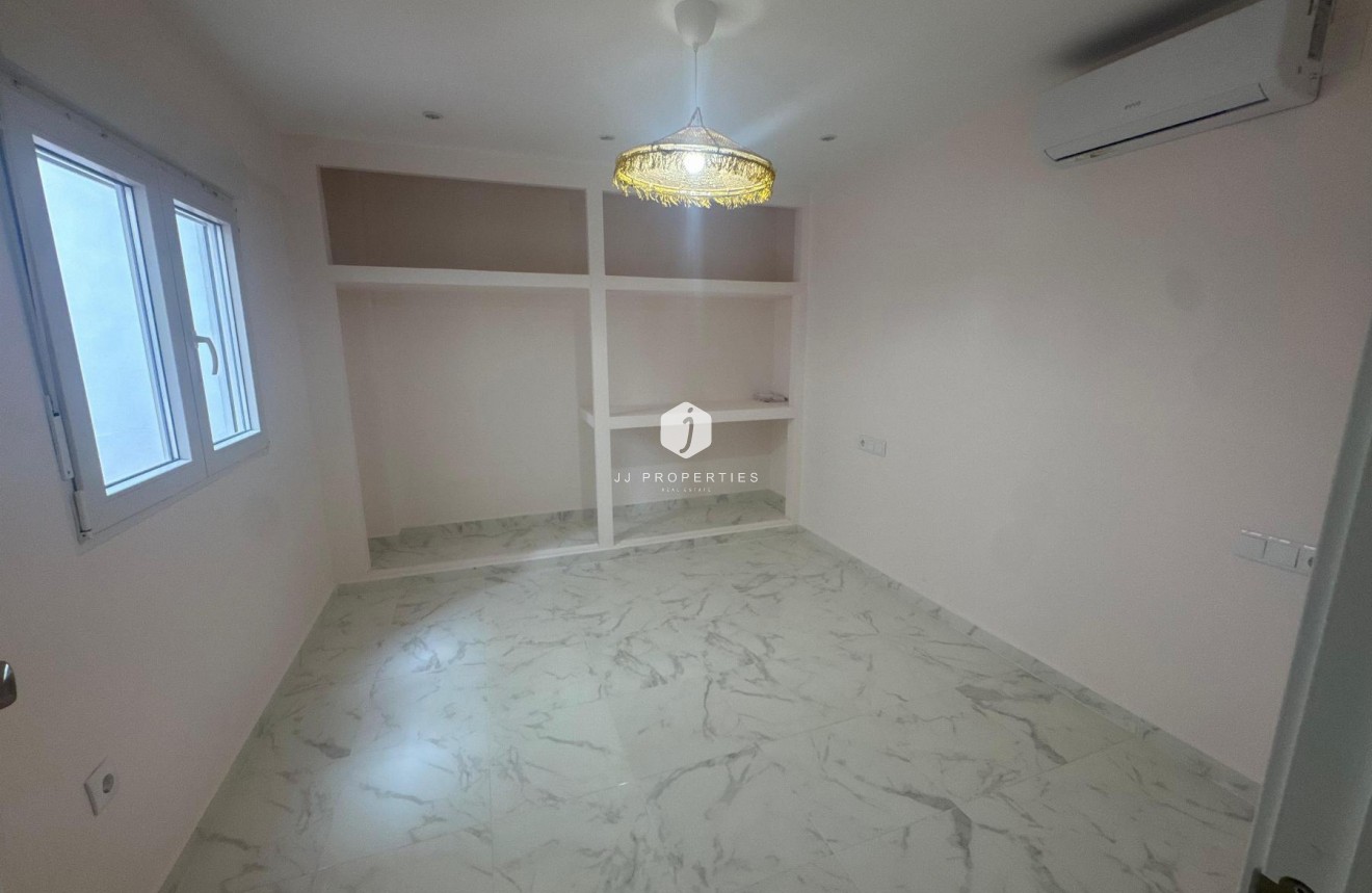 Resale - Apartment / flat -
Torrevieja - Costa Blanca