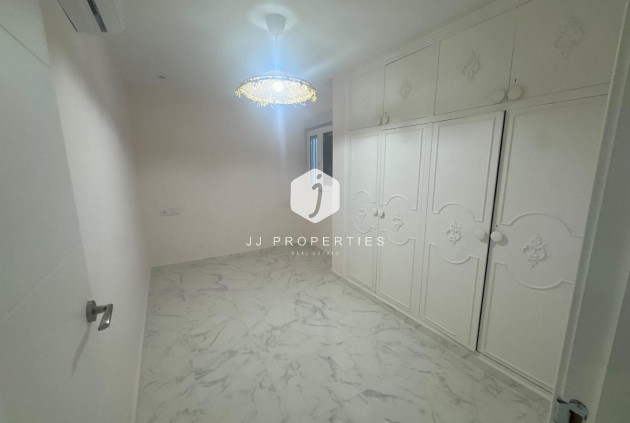 Resale - Apartment / flat -
Torrevieja - Costa Blanca