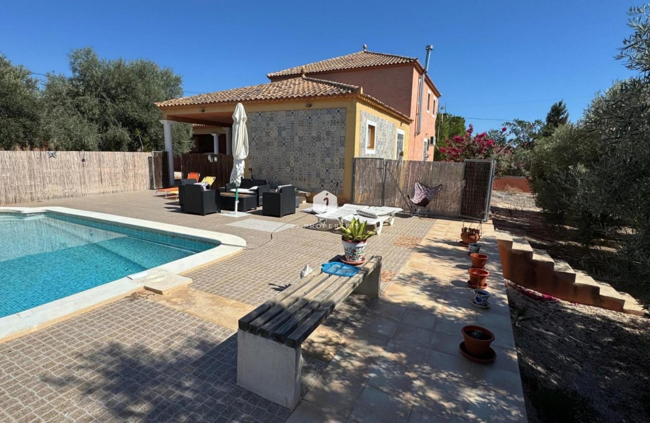 Tweedehands - Landelijk eigendom -
Albatera - Inland