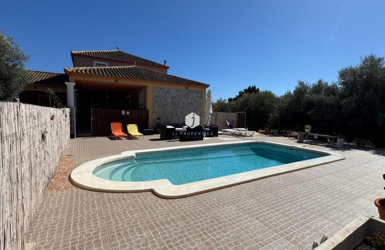 Tweedehands - Landelijk eigendom -
Albatera - Inland