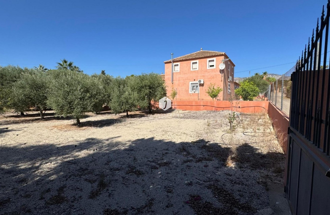 Tweedehands - Landelijk eigendom -
Albatera - Inland