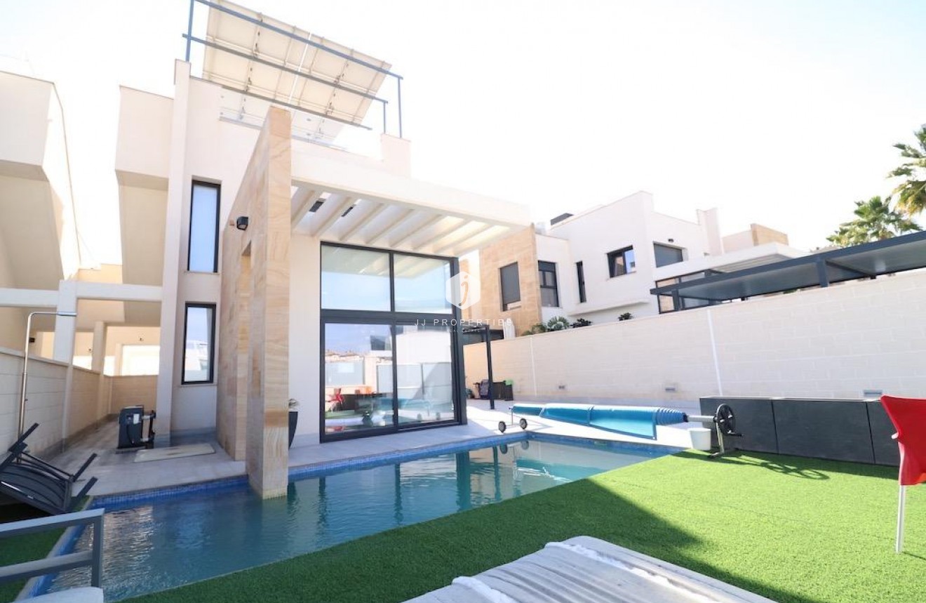 Resale - Villa -
Orihuela Costa - Costa Blanca