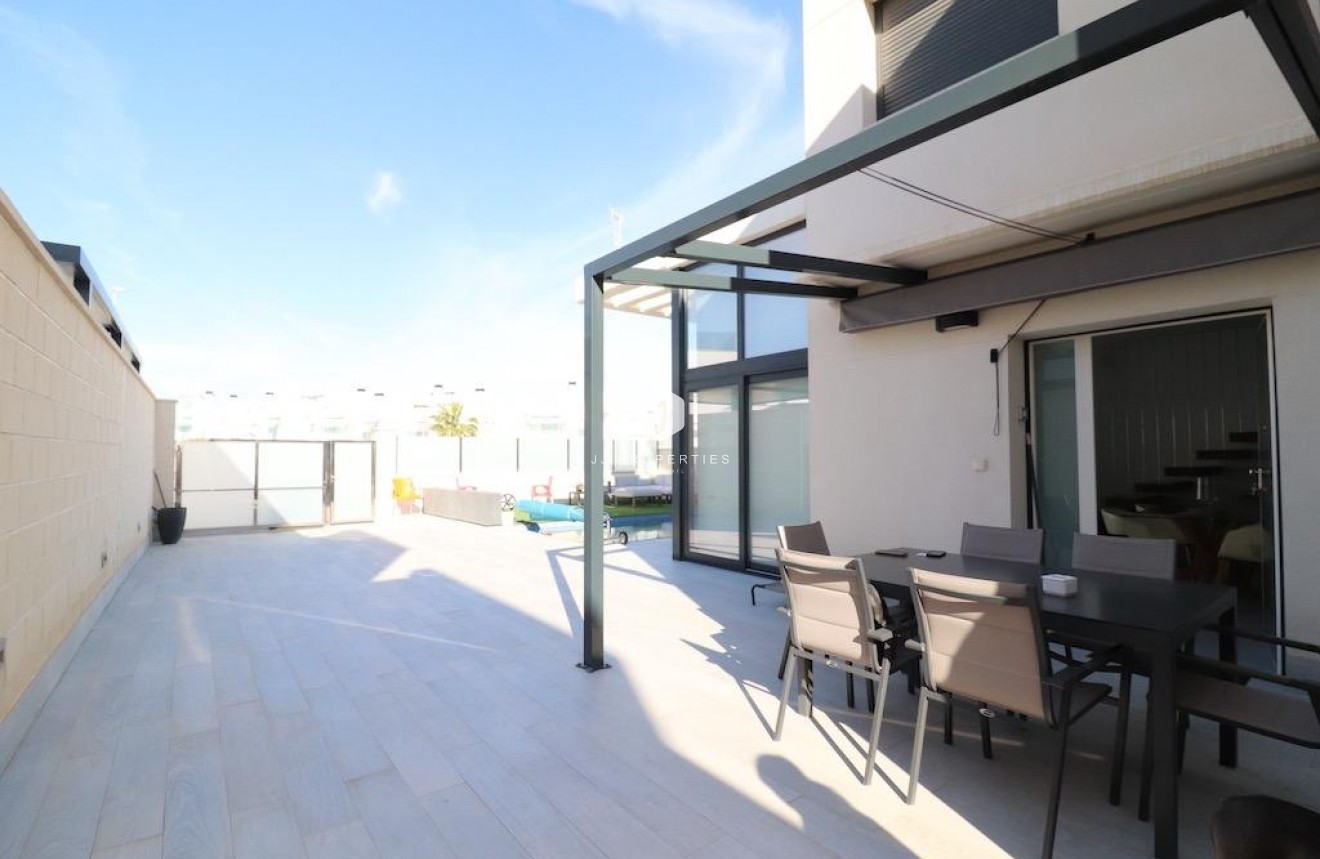 Resale - Villa -
Orihuela Costa - Costa Blanca