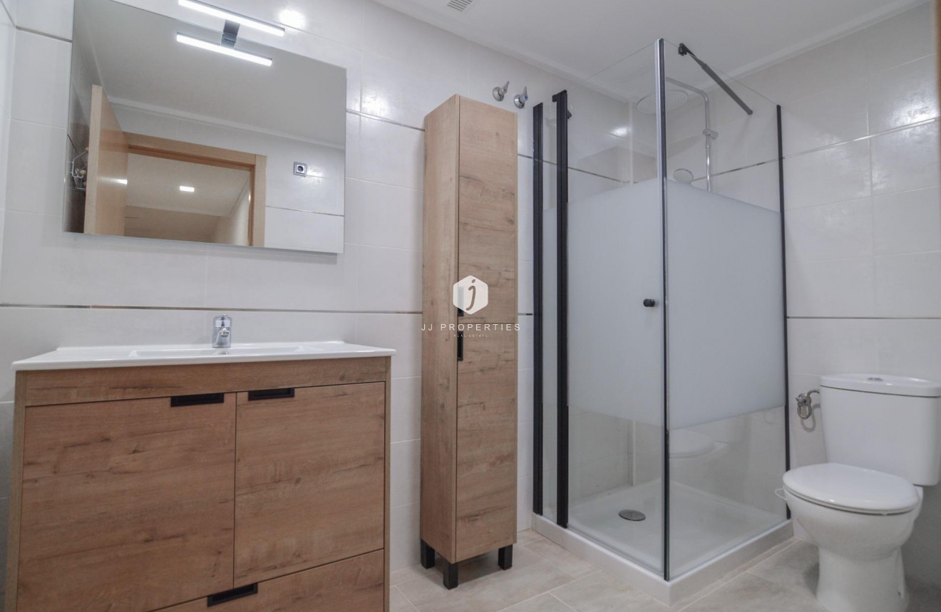 Resale - Apartment / flat -
Torrevieja - Playa del Cura