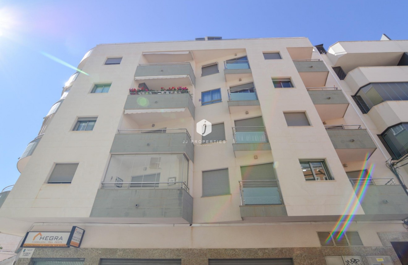 Resale - Apartment / flat -
Torrevieja - Playa del Cura