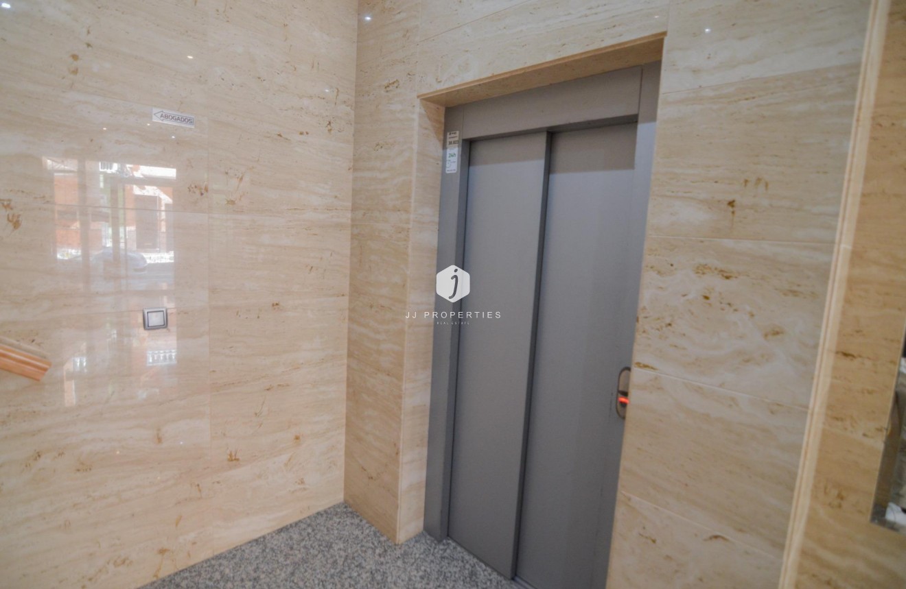 Resale - Apartment / flat -
Torrevieja - Playa del Cura