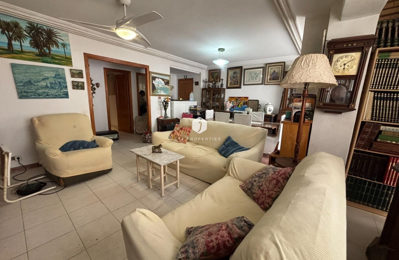 Resale - Apartment / flat -
Torrevieja