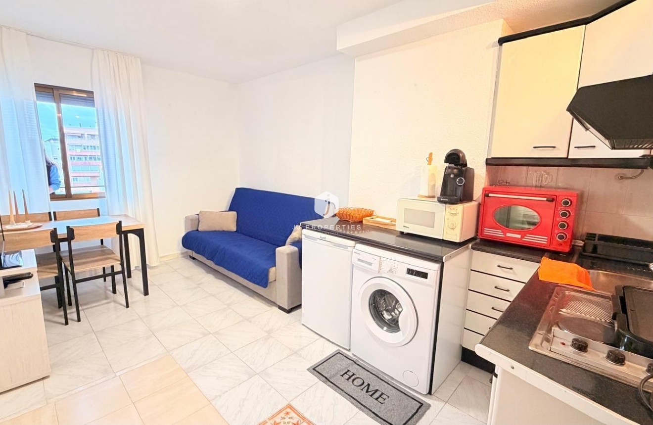 Resale - Apartment / flat -
Torrevieja - Centro