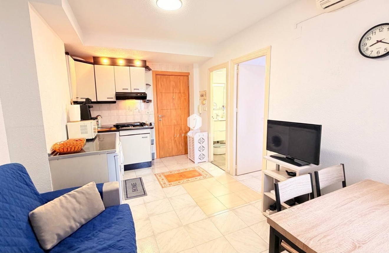 Resale - Apartment / flat -
Torrevieja - Centro