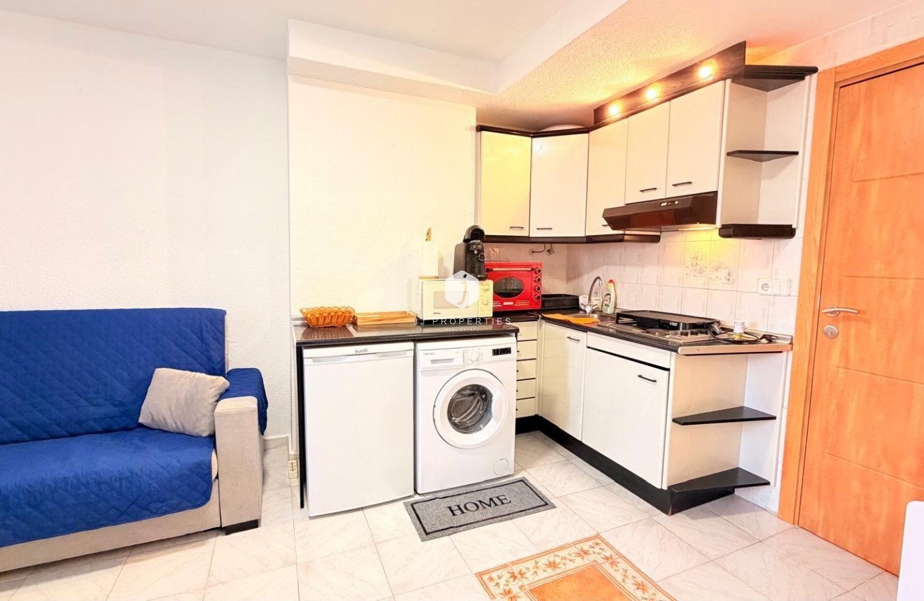 Resale - Apartment / flat -
Torrevieja - Centro