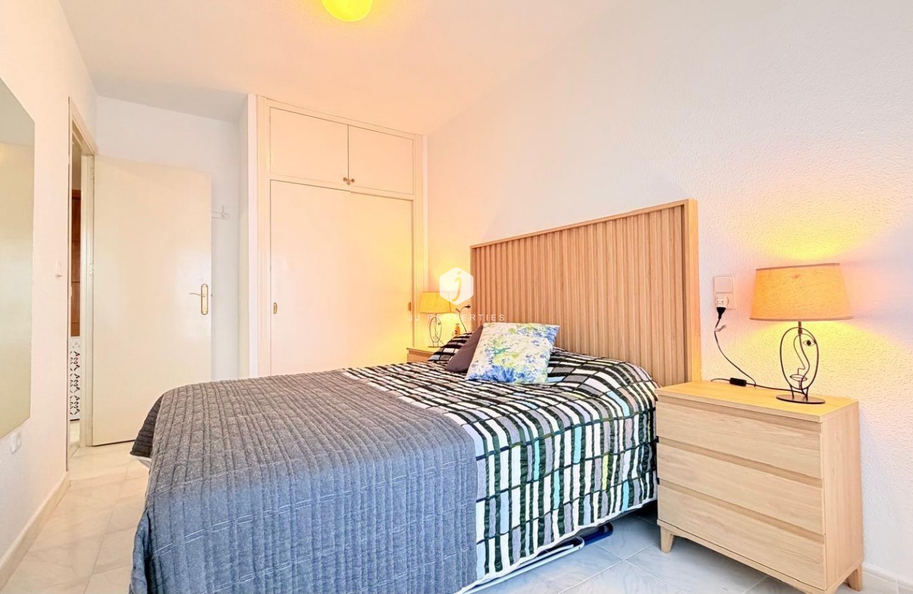 Resale - Apartment / flat -
Torrevieja - Centro