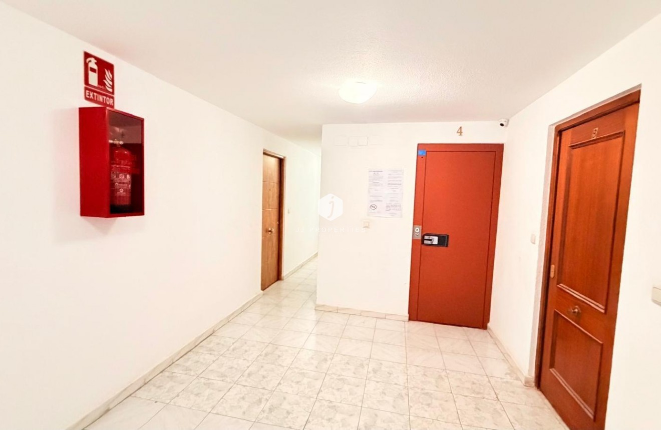 Resale - Apartment / flat -
Torrevieja - Centro