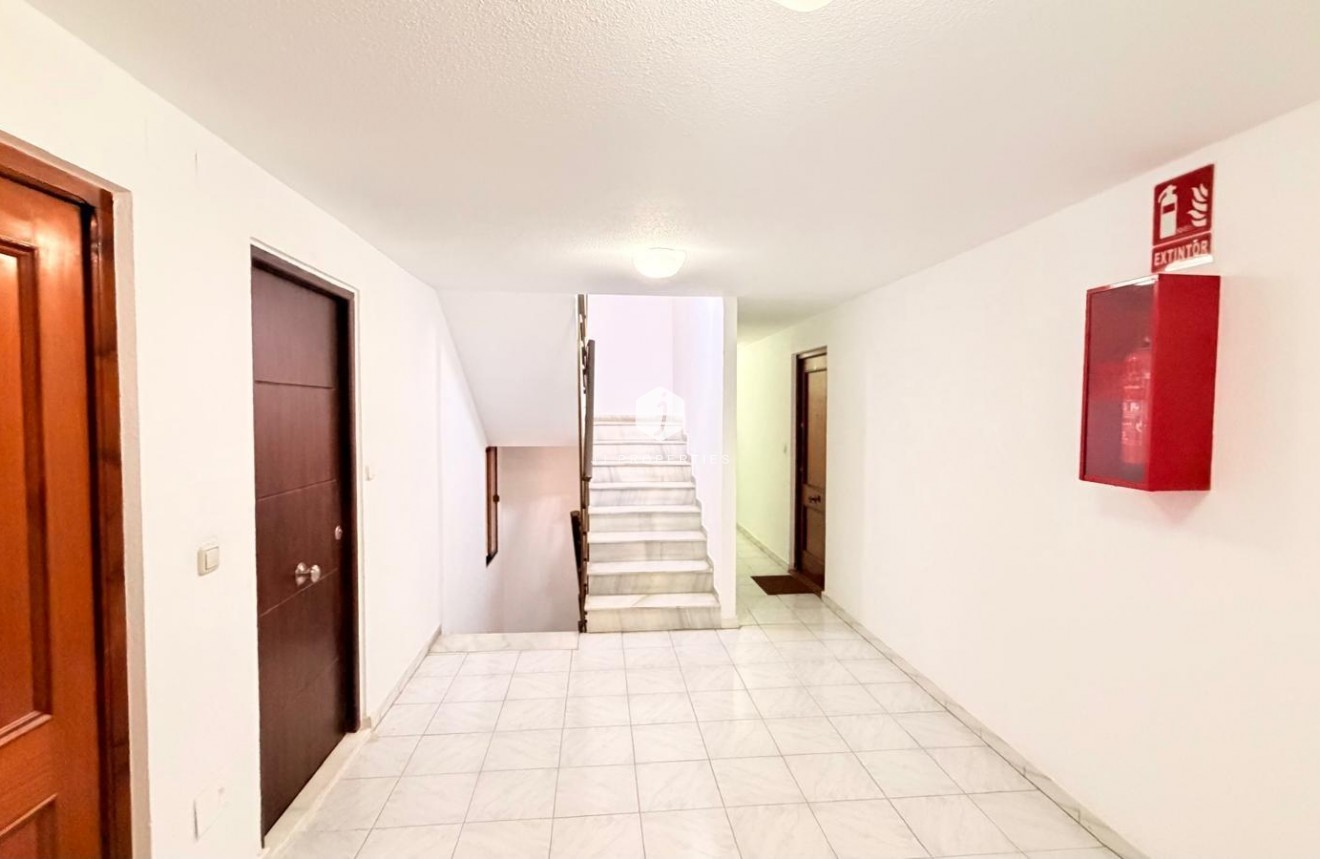Resale - Apartment / flat -
Torrevieja - Centro