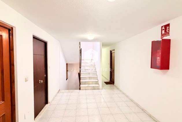 Resale - Apartment / flat -
Torrevieja - Centro