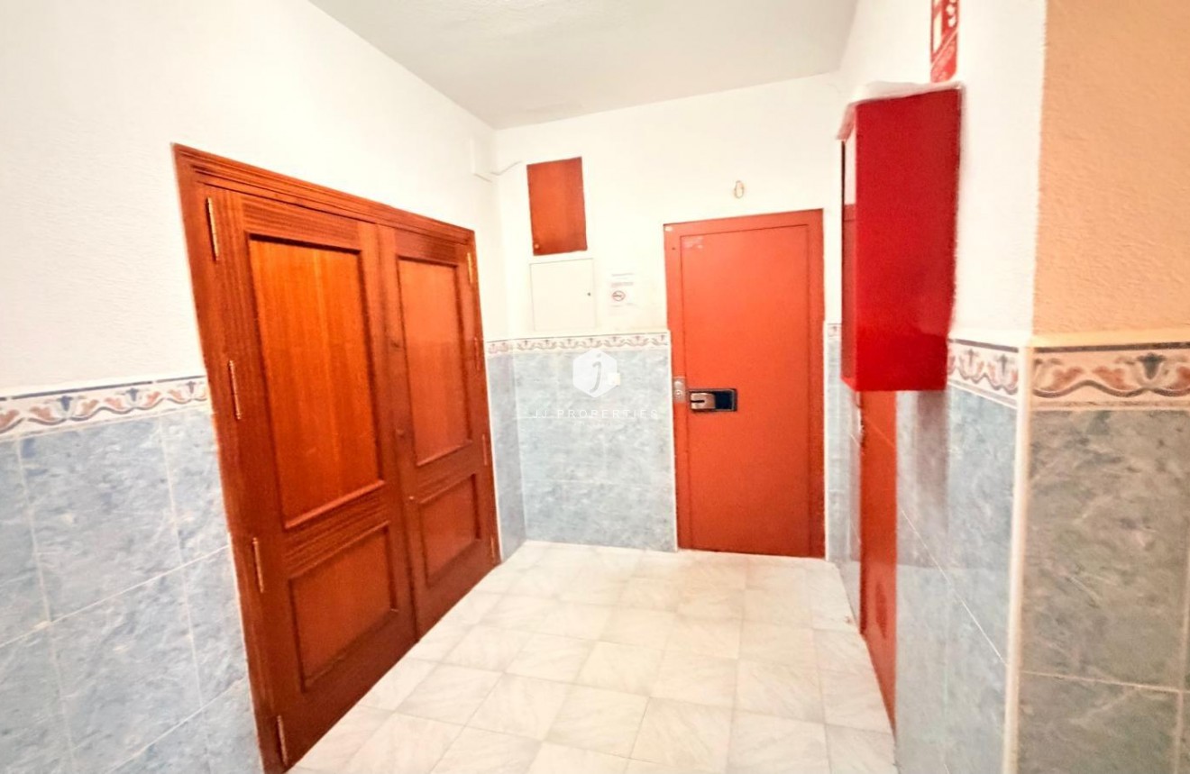 Resale - Apartment / flat -
Torrevieja - Centro