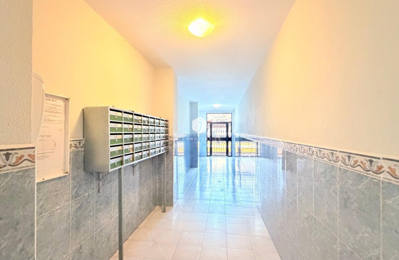Resale - Apartment / flat -
Torrevieja - Centro
