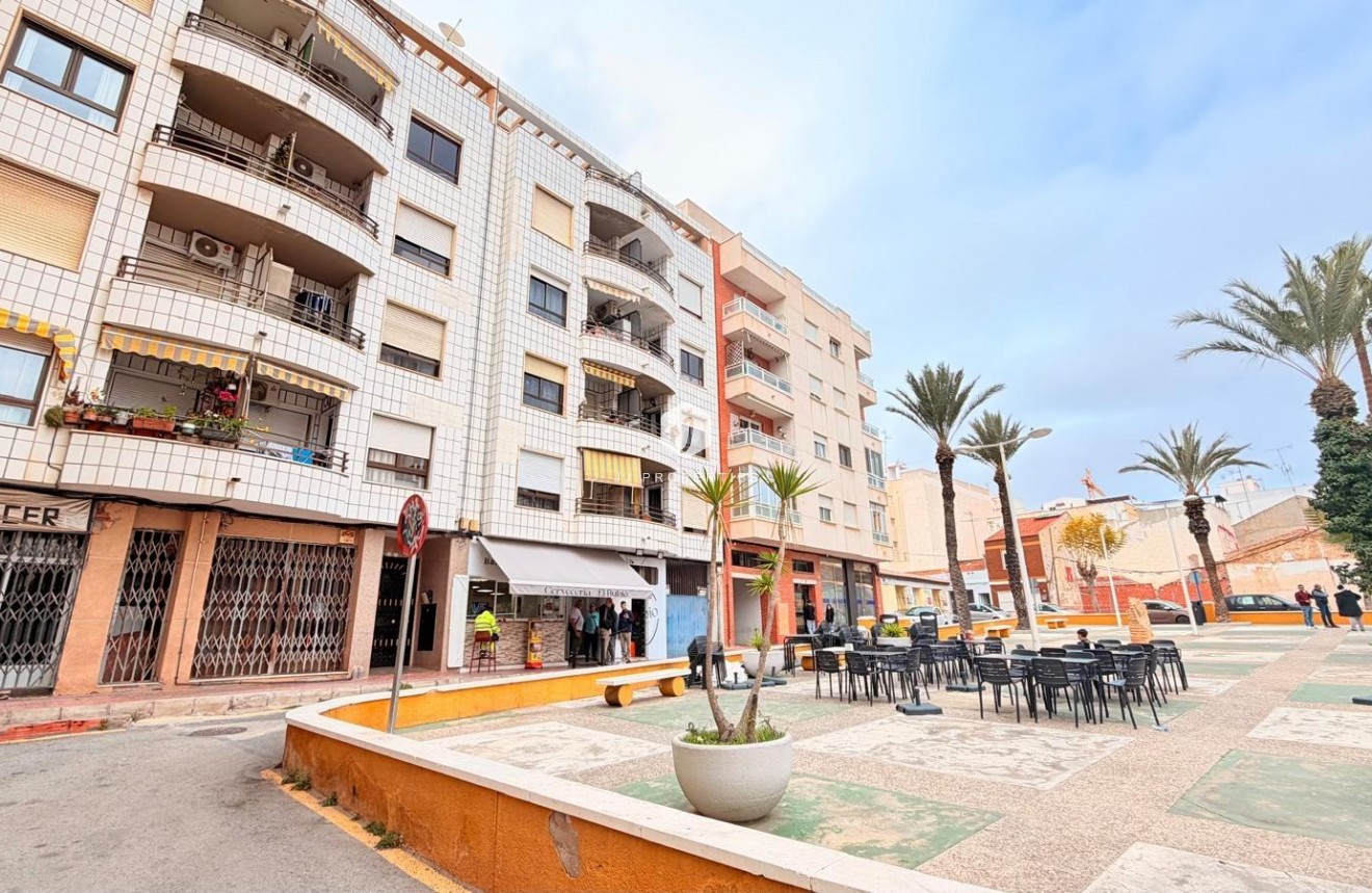 Resale - Apartment / flat -
Torrevieja - Centro