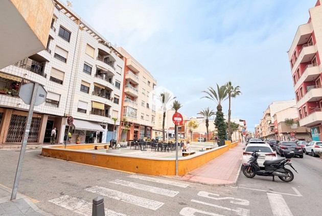 Resale - Apartment / flat -
Torrevieja - Centro