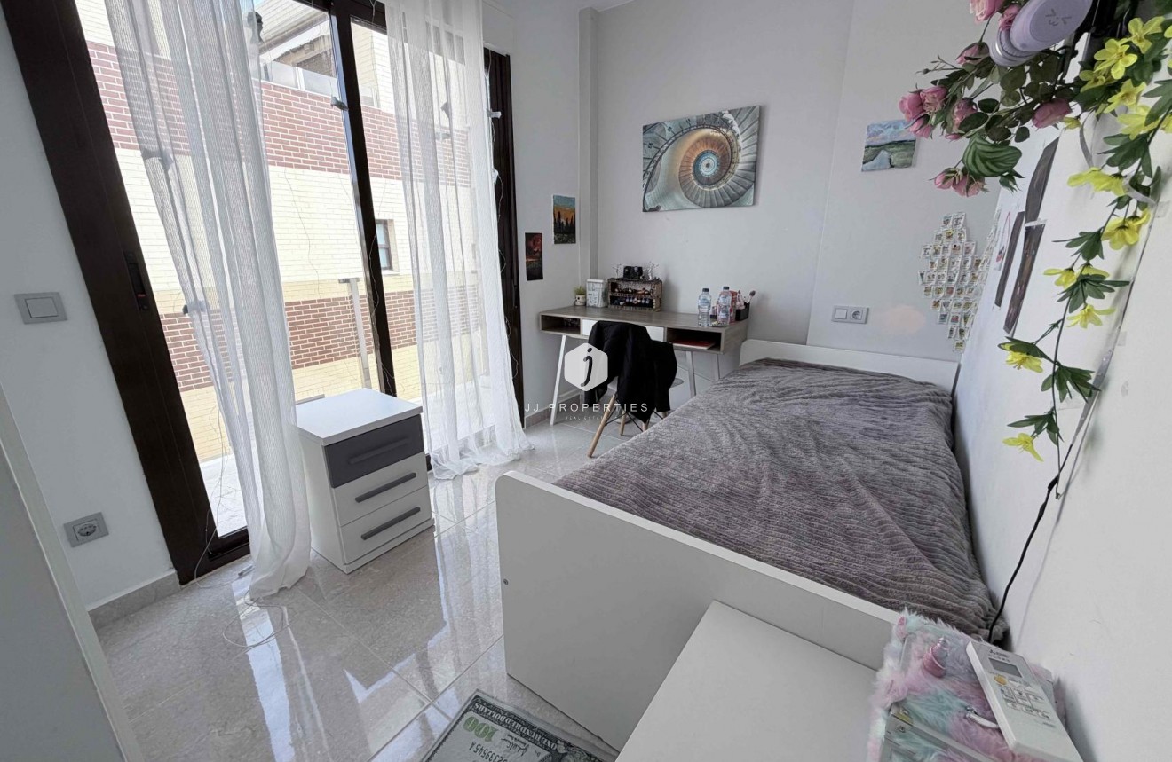 Resale - Chalet -
Cabo Roig - Costa Blanca