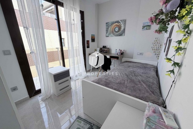 Resale - Chalet -
Cabo Roig - Costa Blanca