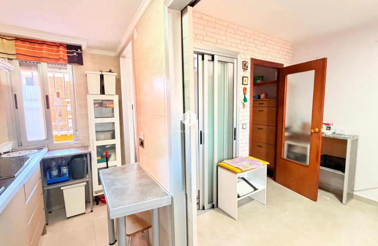 Resale - Apartment / flat -
Torrevieja - Playa de los Naufragos