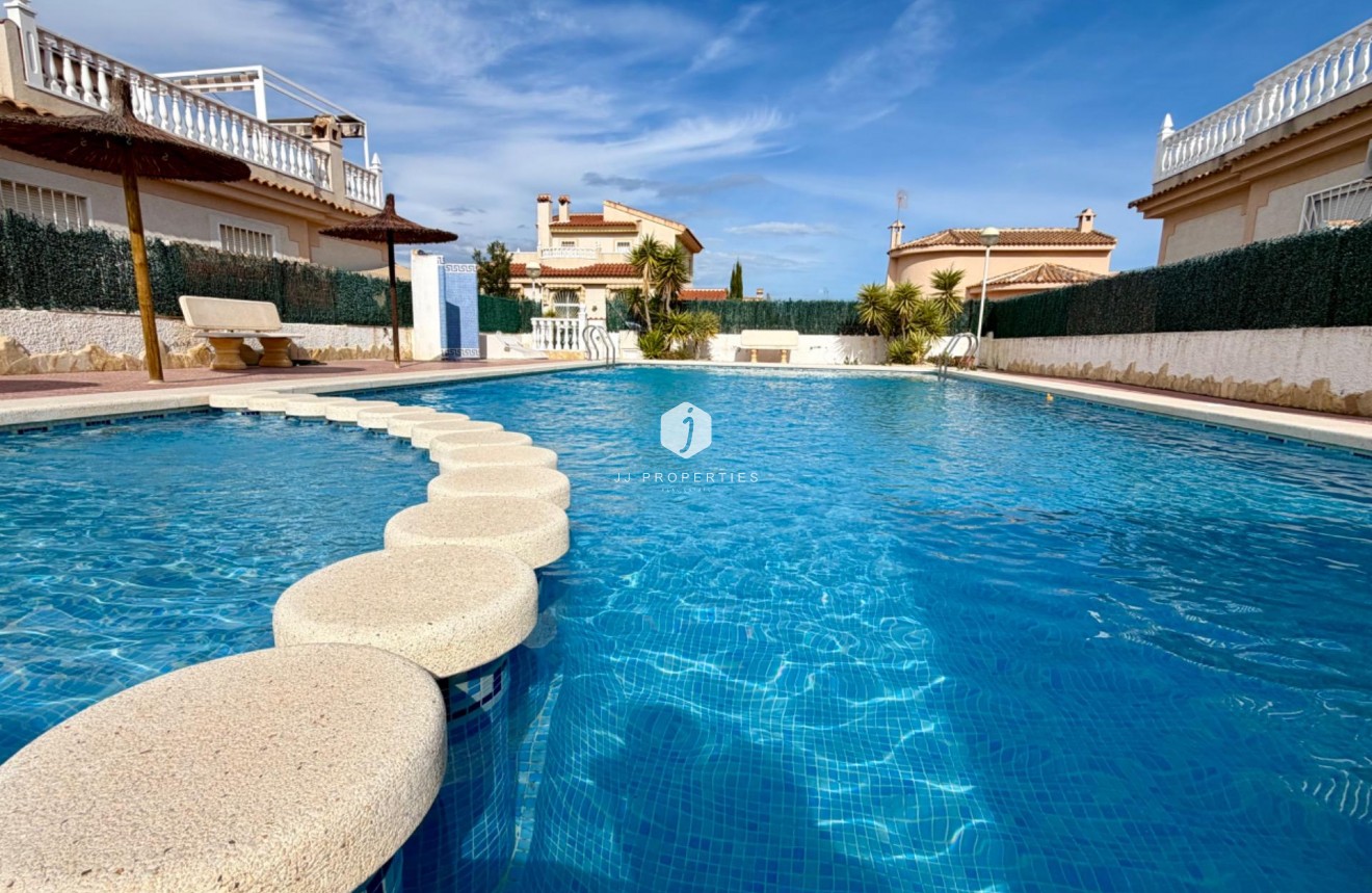 Resale - Chalet -
Rojales - Pueblo