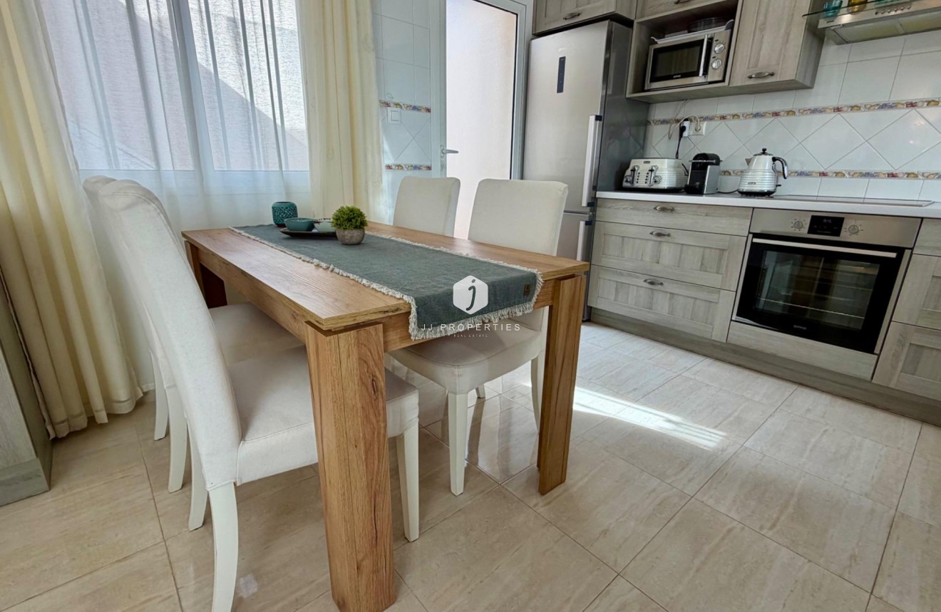 Resale - Chalet -
Rojales - Pueblo