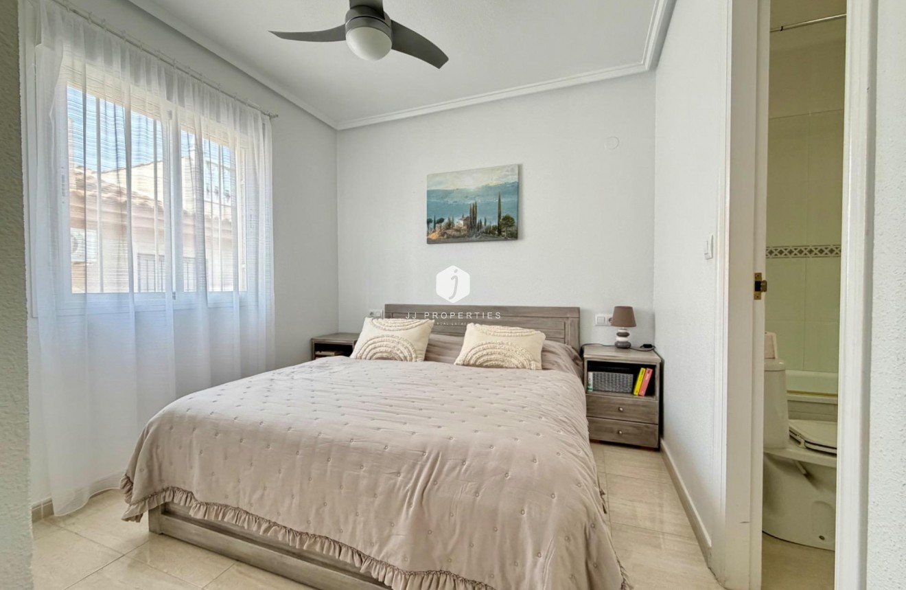 Resale - Chalet -
Rojales - Pueblo