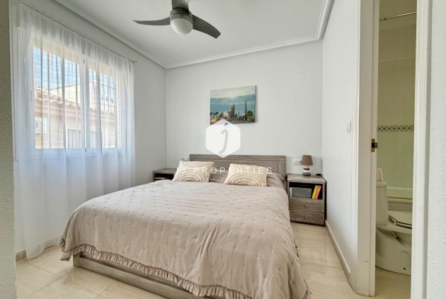 Resale - Chalet -
Rojales - Pueblo