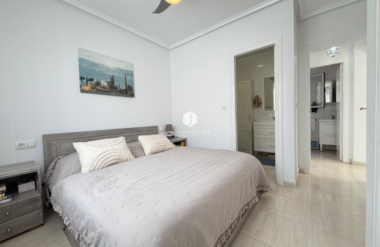 Resale - Chalet -
Rojales - Pueblo