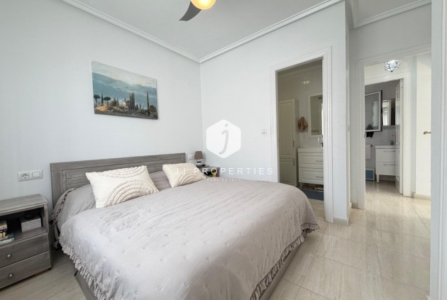 Resale - Chalet -
Rojales - Pueblo