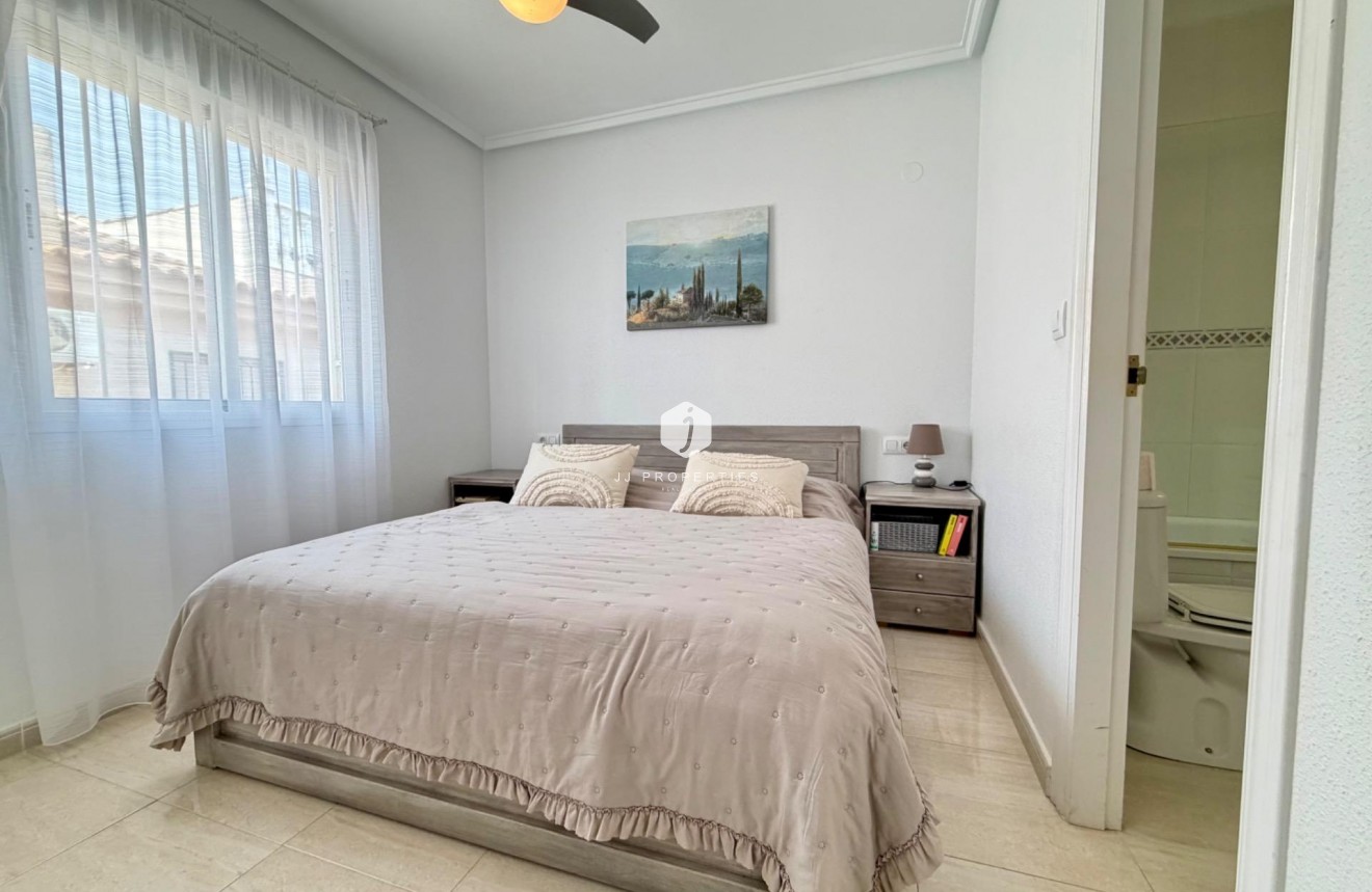 Resale - Chalet -
Rojales - Pueblo