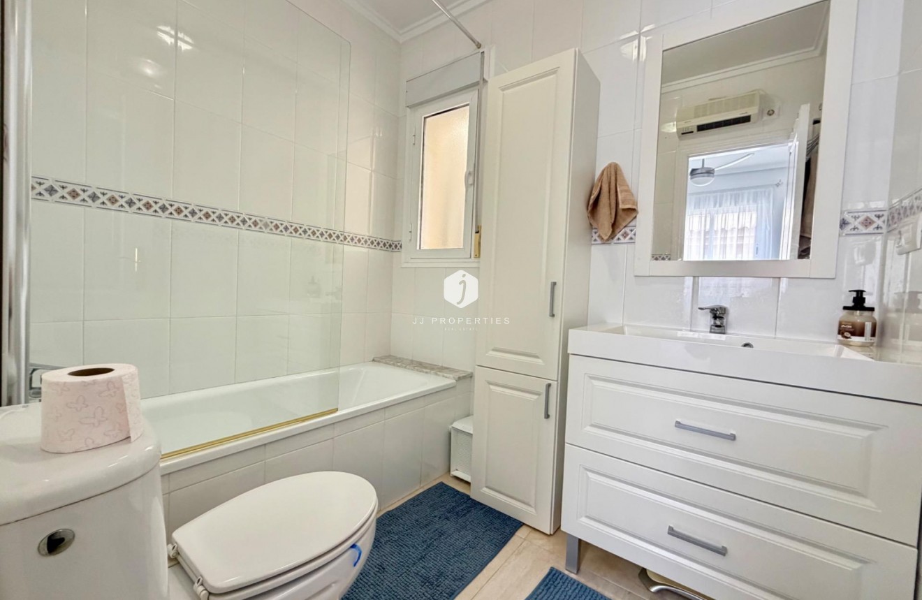 Resale - Chalet -
Rojales - Pueblo