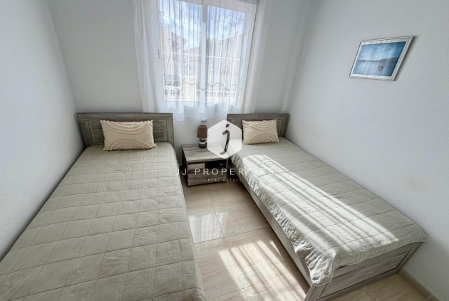 Resale - Chalet -
Rojales - Pueblo