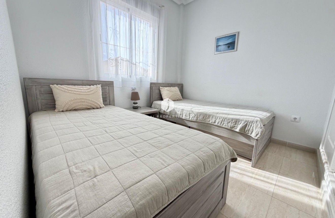 Resale - Chalet -
Rojales - Pueblo