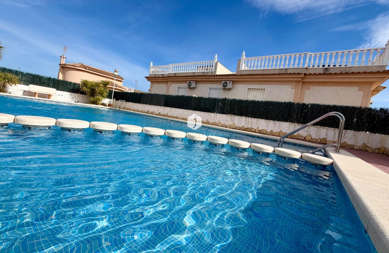 Resale - Chalet -
Rojales - Pueblo