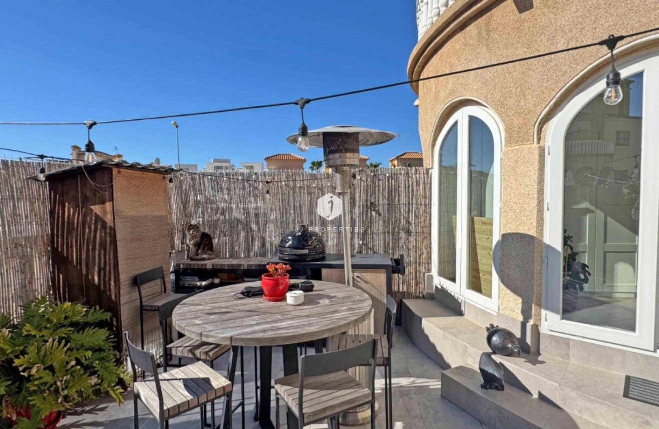 Resale - Chalet -
Orihuela Costa - Costa Blanca