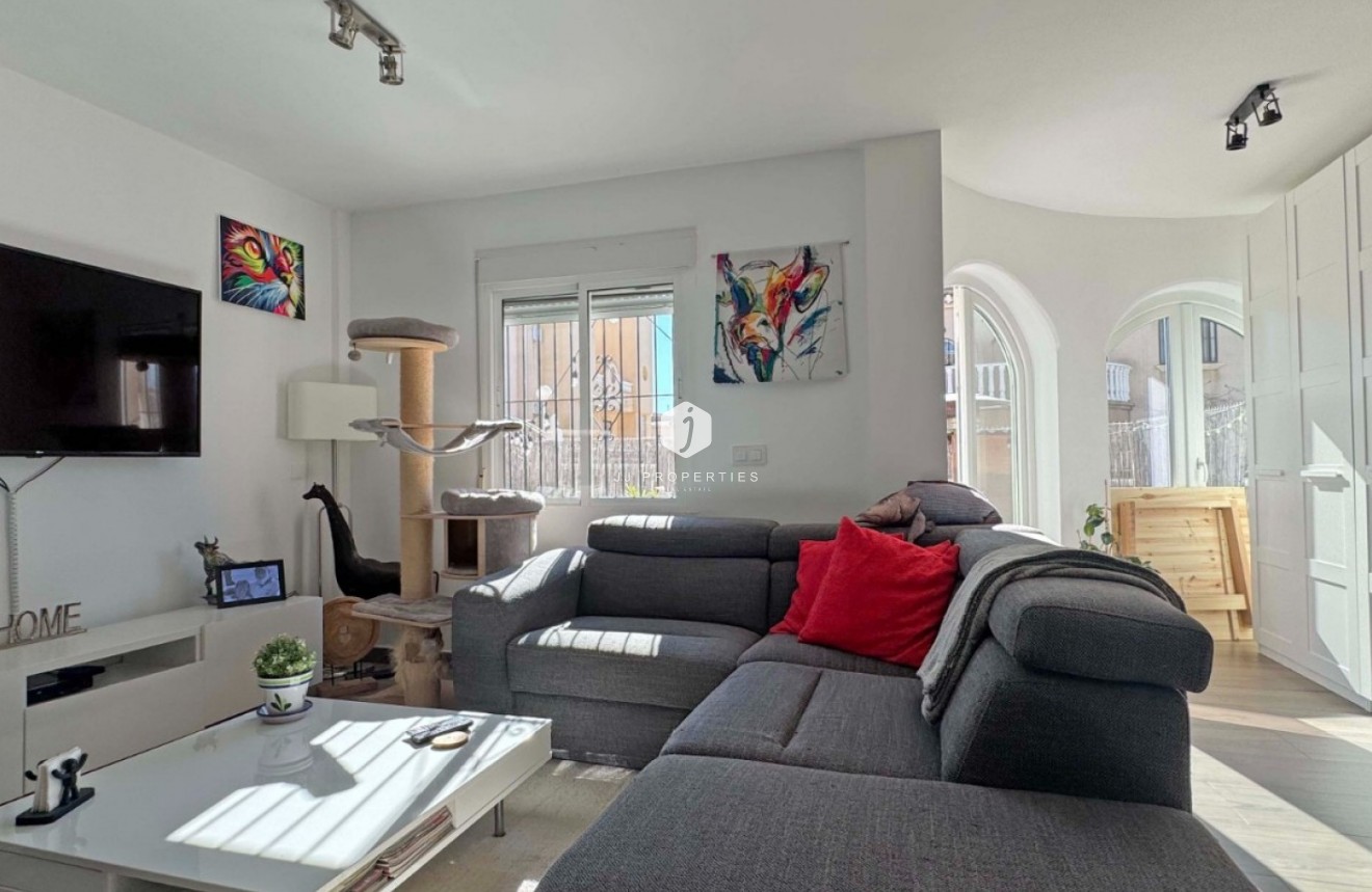 Resale - Chalet -
Orihuela Costa - Costa Blanca