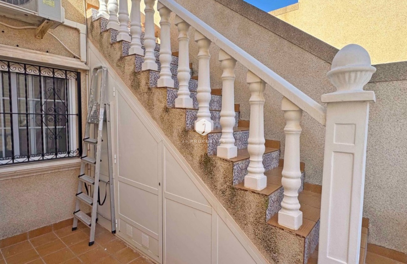 Resale - Chalet -
Orihuela Costa - Costa Blanca