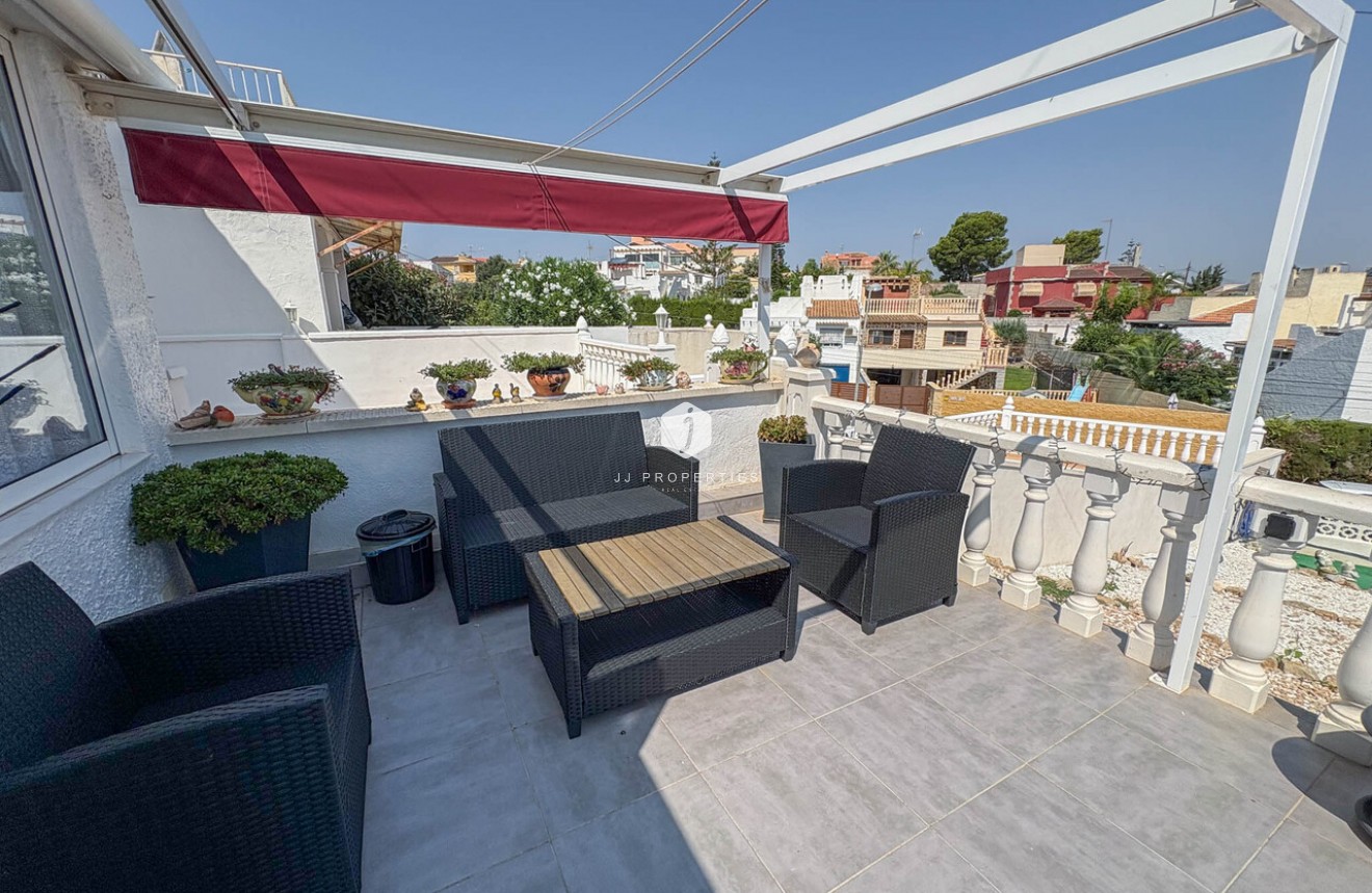 Resale - Chalet -
Torrevieja - Costa Blanca