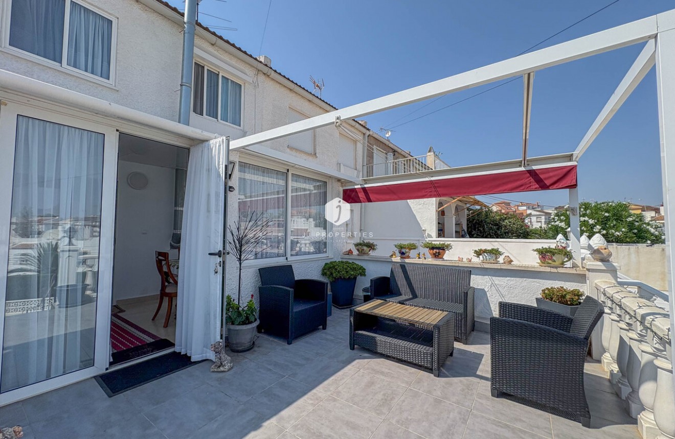 Resale - Chalet -
Torrevieja - Costa Blanca