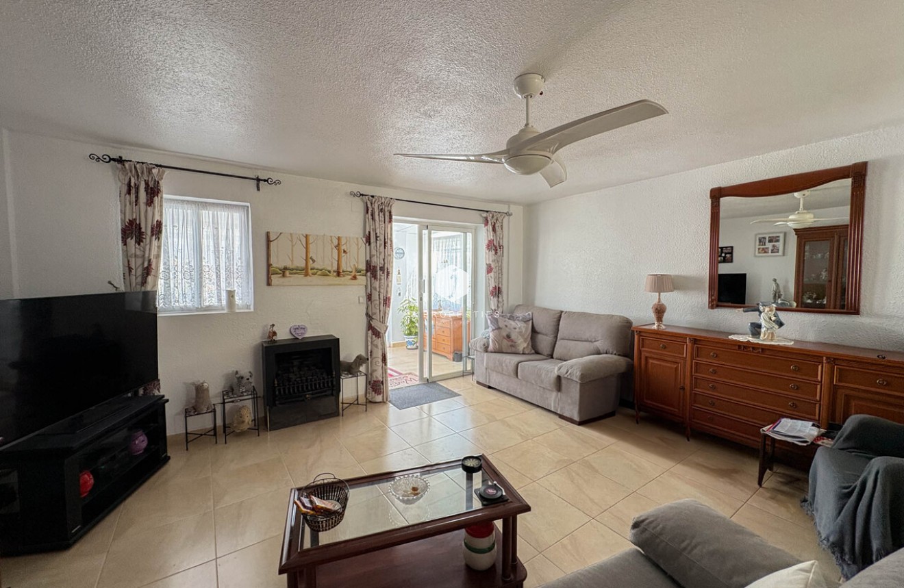 Resale - Chalet -
Torrevieja - Costa Blanca