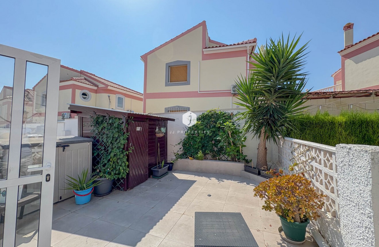 Resale - Chalet -
Torrevieja - Costa Blanca