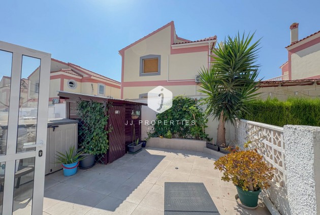 Resale - Chalet -
Torrevieja - Costa Blanca