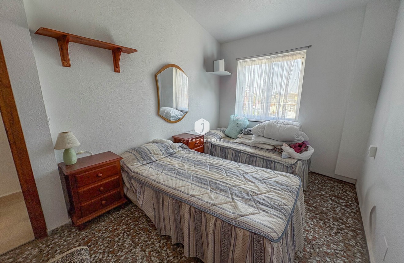 Resale - Chalet -
Torrevieja - Costa Blanca