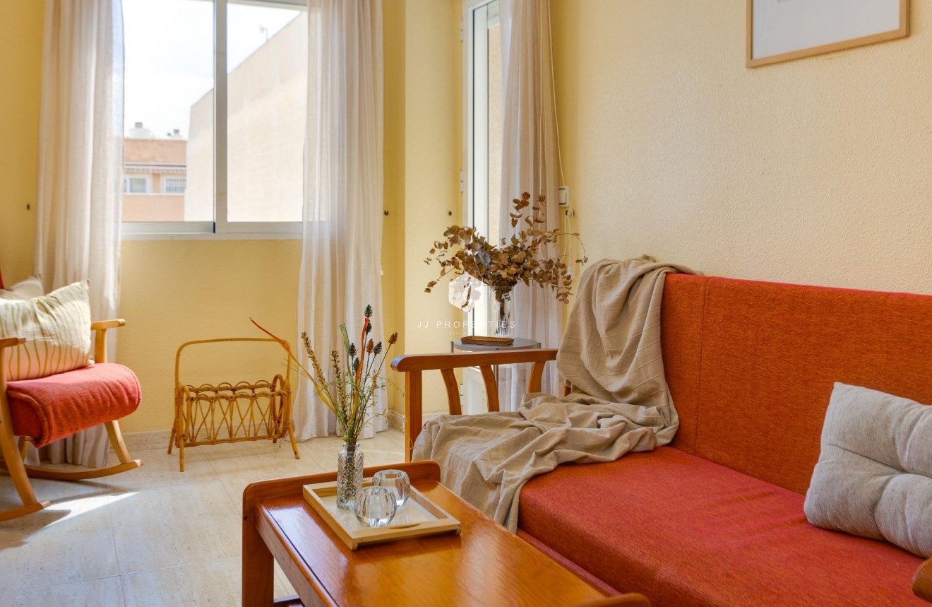 Resale - Apartment / flat -
Torrevieja - Playa del Cura