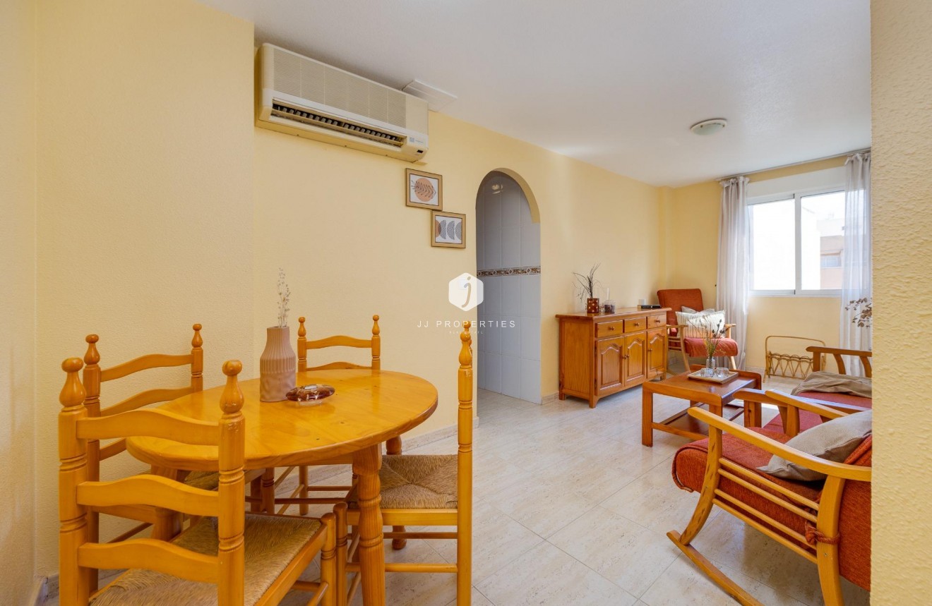 Resale - Apartment / flat -
Torrevieja - Playa del Cura