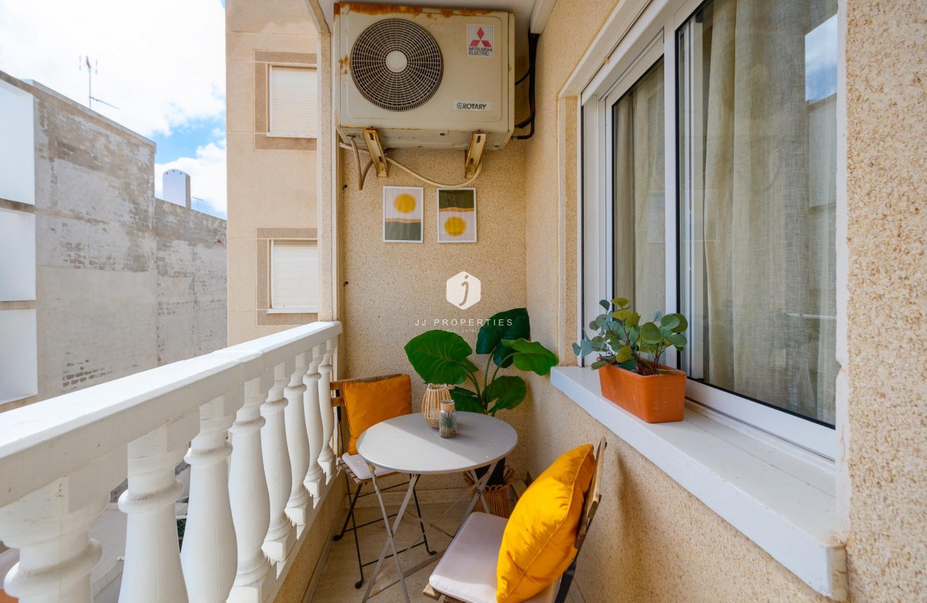 Resale - Apartment / flat -
Torrevieja - Playa del Cura